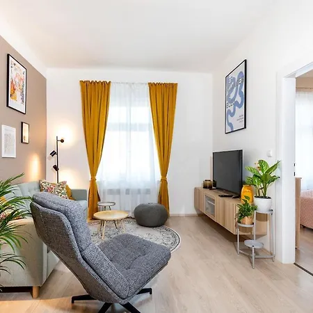 Cozy Near The Old Town Square דירה *
